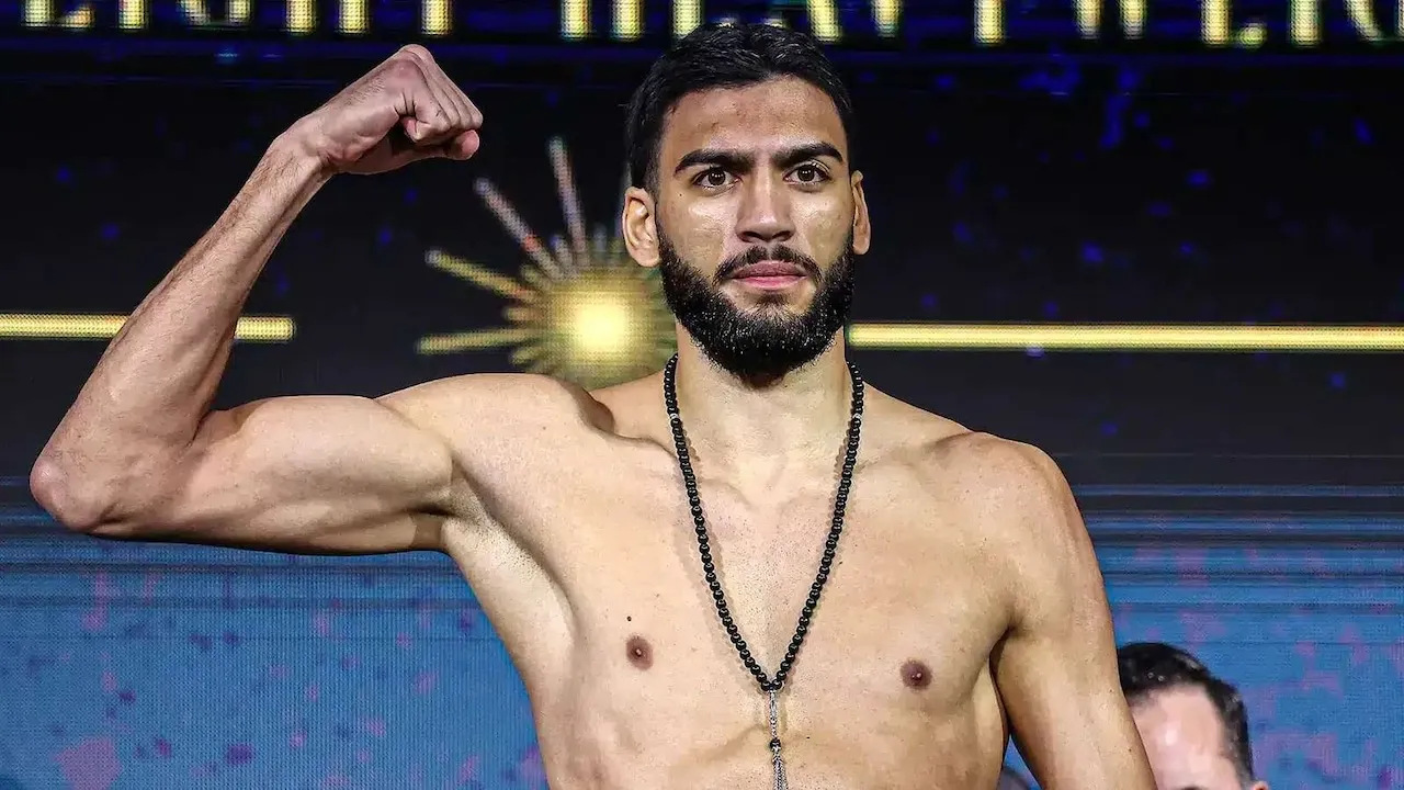 Tak Hadapi Alimkhanuly, Hamzah Sheeraz Lepas Sabuk WBO Kelas Menengah Super