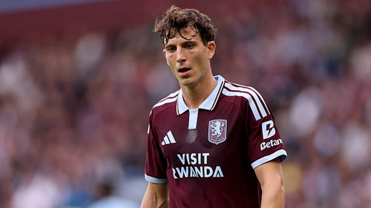 Unai Emery Tegaskan Aston Villa Tidak Bergantung pada Sosok Pau Torres