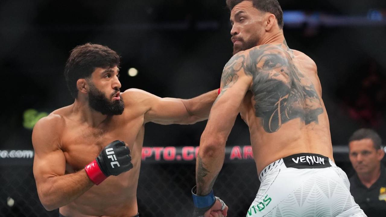 Arman Tsarukyan Raih Kemenangan Keenam Beruntun di UFC 331