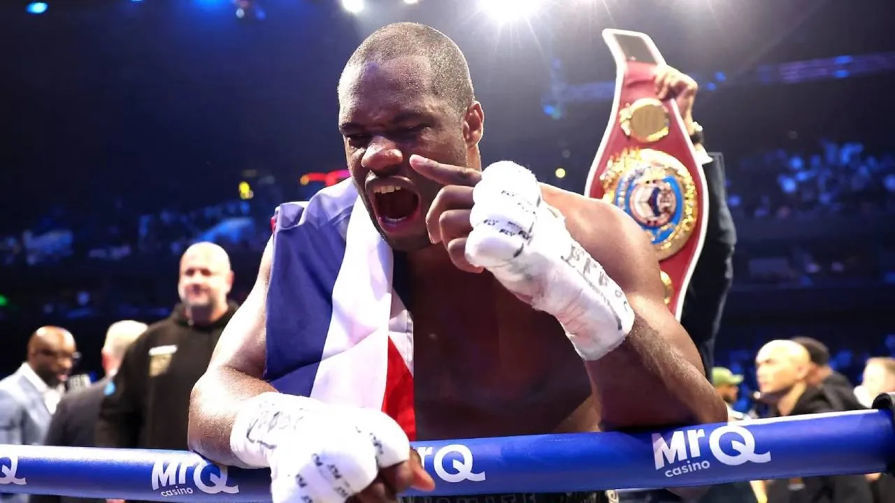 Daniel Dubois kini menempati peringkat pertama kelas berat versi The Ring setelah kemenangan dramatis atas Wardley. (Foto: Fight TV)