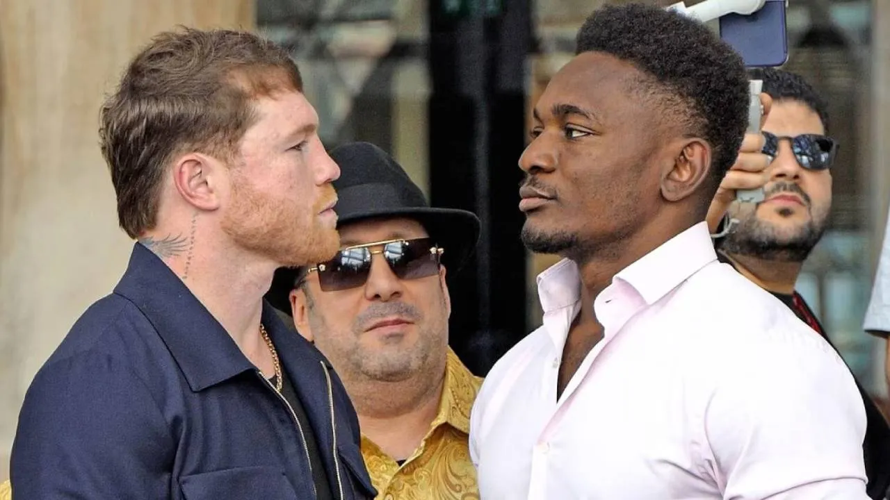 Christian Mbilli (kanan) dan Canelo Alvarez. (Foto: Fight TV)