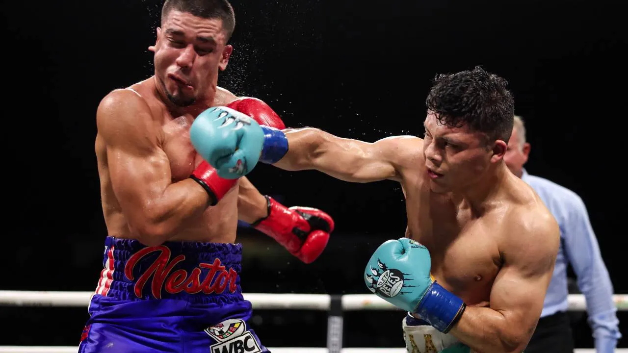 Isaac Cruz Menang KO atas Nestor Bravo dalam Duel Penuh Pelanggaran