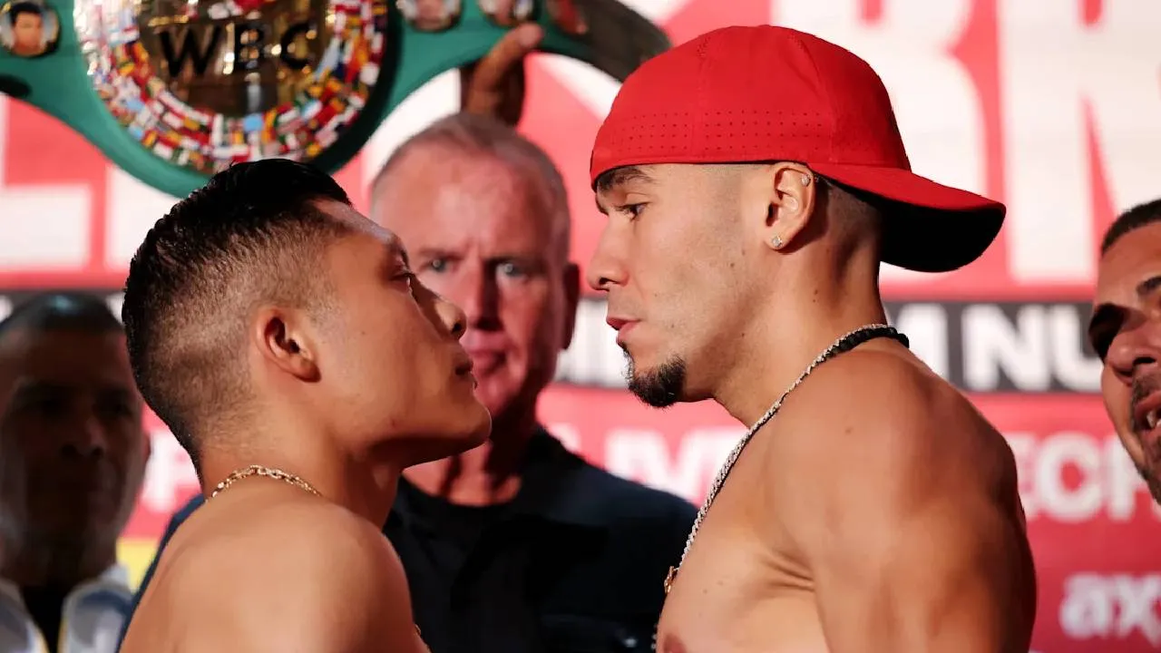 Isaac Cruz (kiri) dan Nestor Bravo. (Foto: Fight TV)