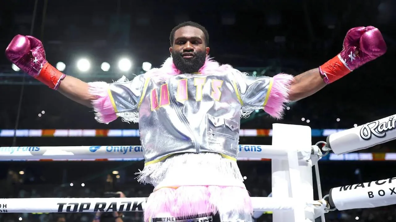Jaron Ennis merebut gelar WBA dan WBO kelas 154 pon setelah menghentikan Xander Zayas pada ronde ketujuh, 27 Juni. (Foto: Fight TV)