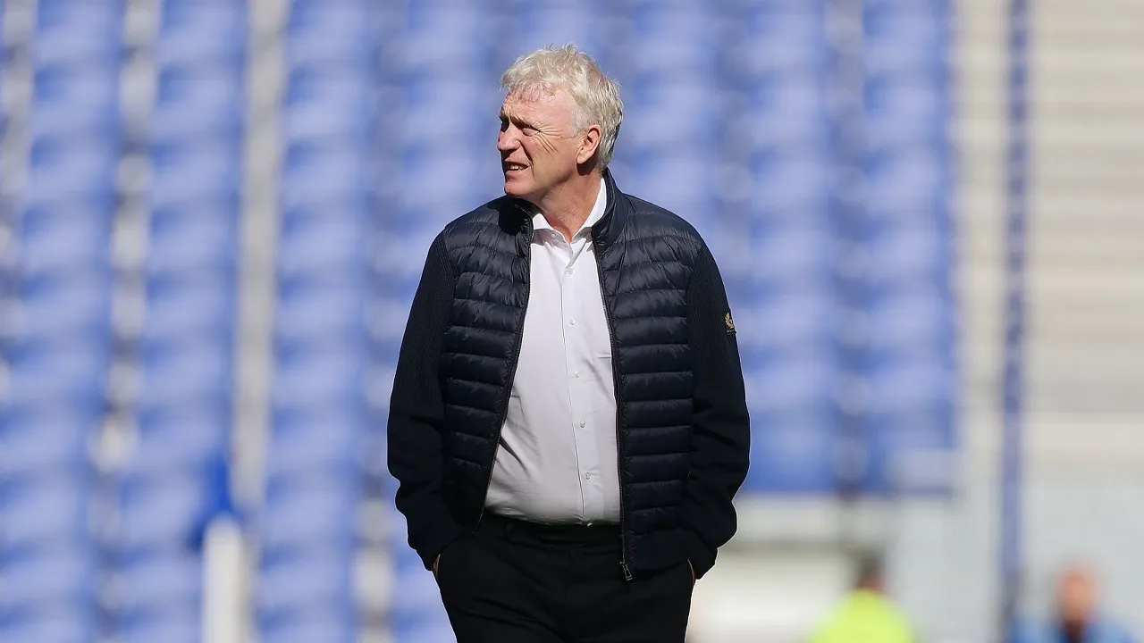 David Moyes pertanyakan keputusan VAR membatalkan gol Thierno Barry saat lawan Ipswich Town