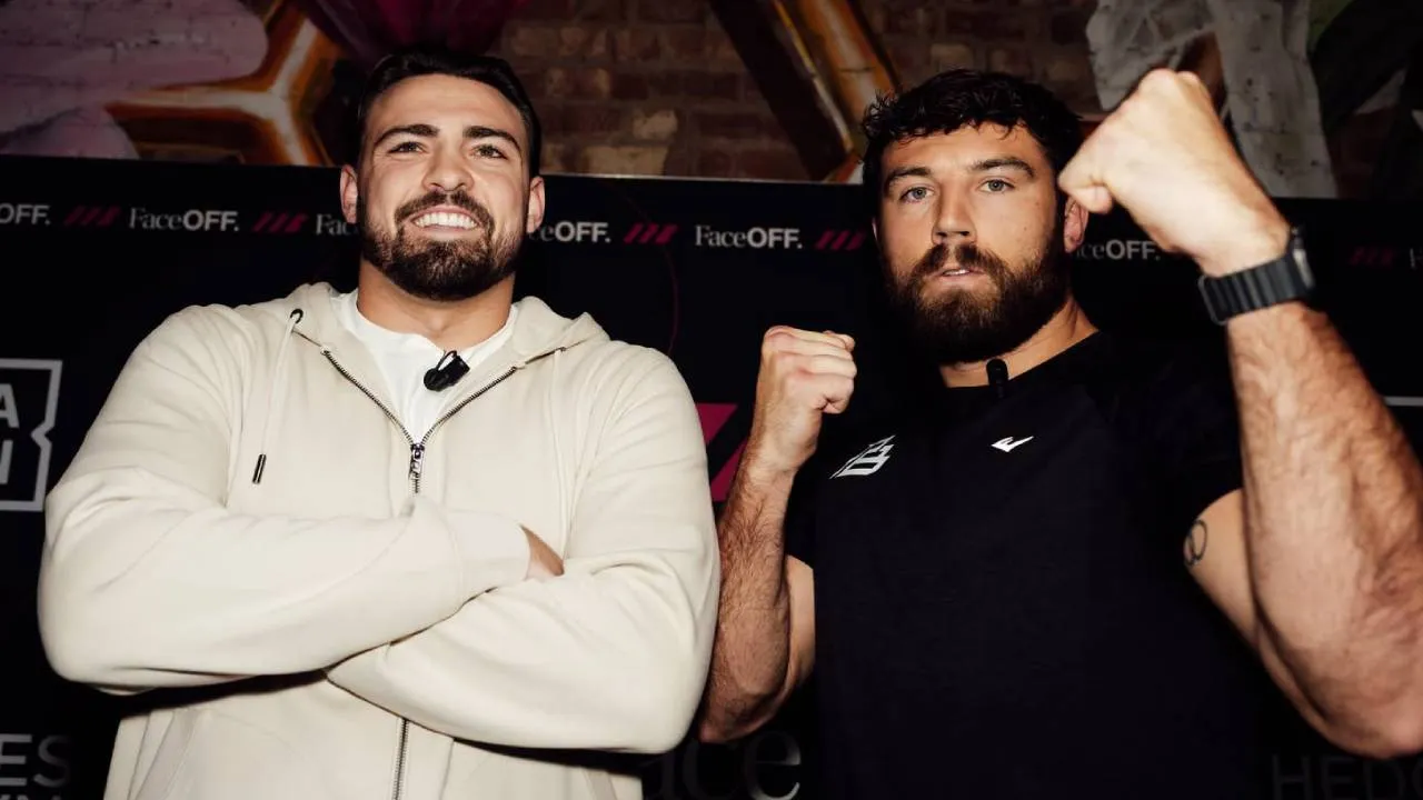 Pat Brown (kanan) dan John Hedges. (Foto: Fight TV)