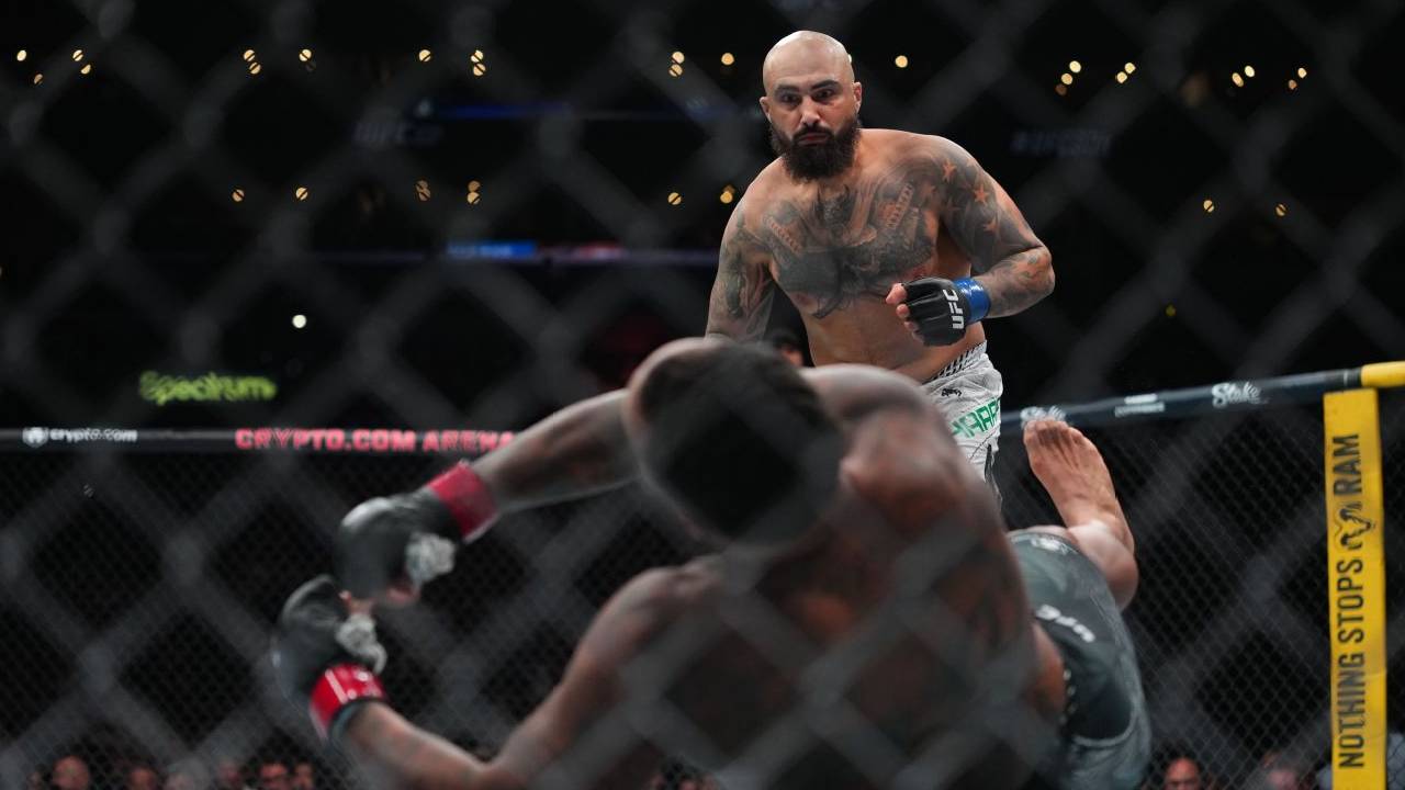 Sean Sharaf Hentikan Gable Steveson Hanya dalam 12 Detik di UFC 331