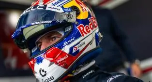 Verstappen Bercanda Soal Tempat untuk Raikkonen di Red Bull