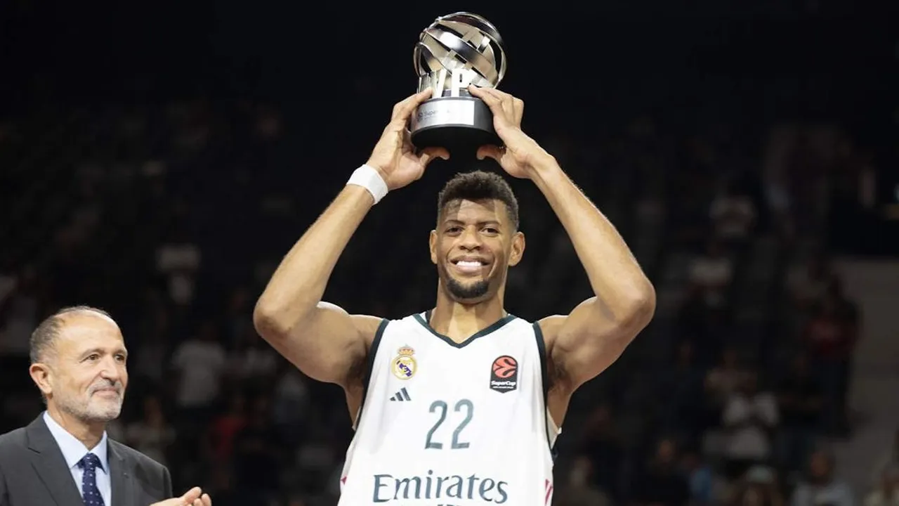 Walter Tavares Dinobatkan Sebagai MVP Final Euroleague Super Cup