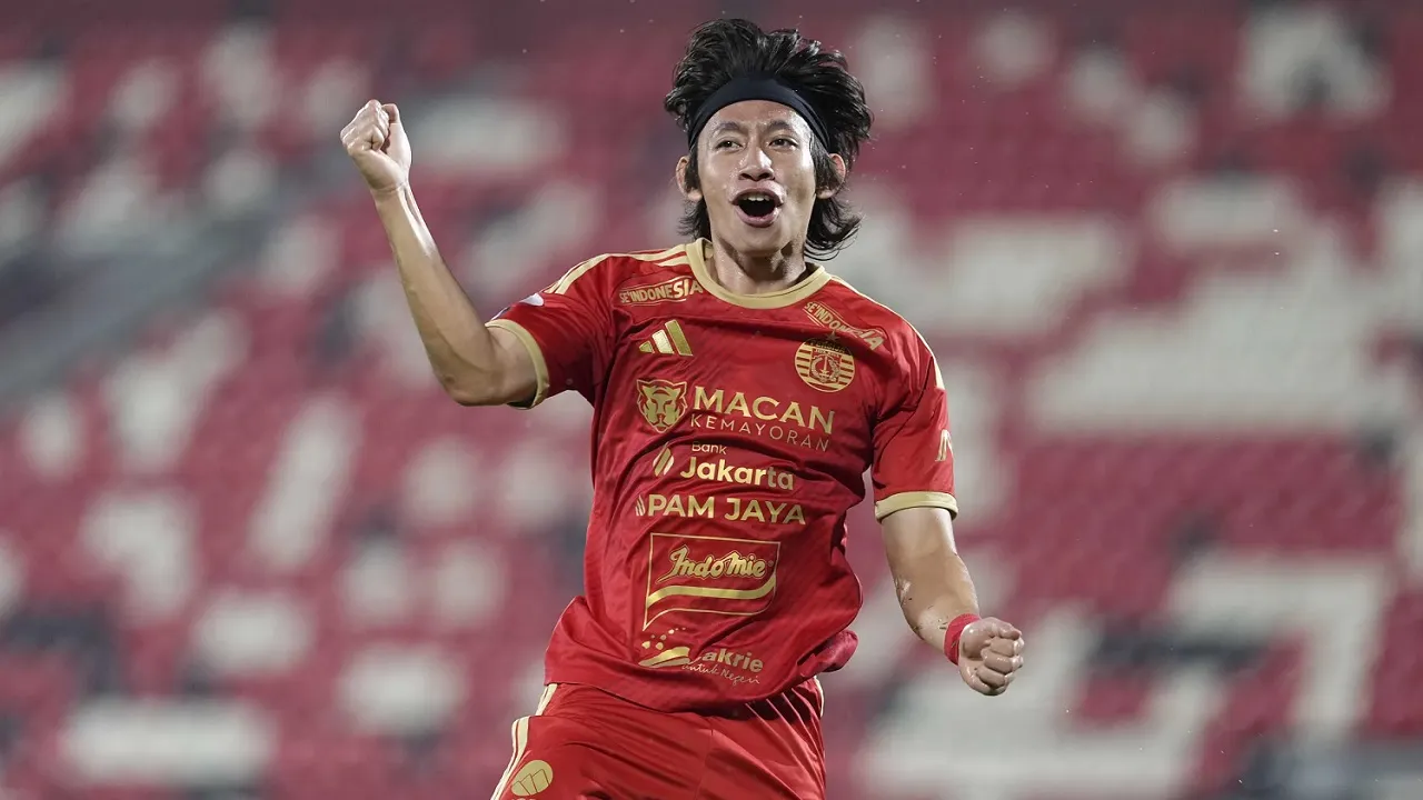 Pemain muda Persija Jakarta, Arlyansyah Abdulmanan merayakan gol
