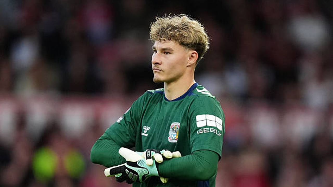 Carl Rushworth Samai Rekor Kiper Legendaris Man United, Peter Schmeichel