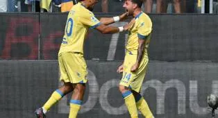 Frosinone Kejutkan Como 2-0, Palmisani Jadi Pahlawan