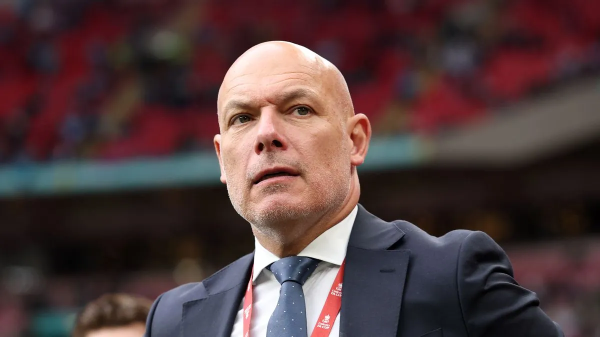 Howard Webb Dihadapkan Pertanyaan Usai Kesalahan Man City - sumber: (footballlondon)