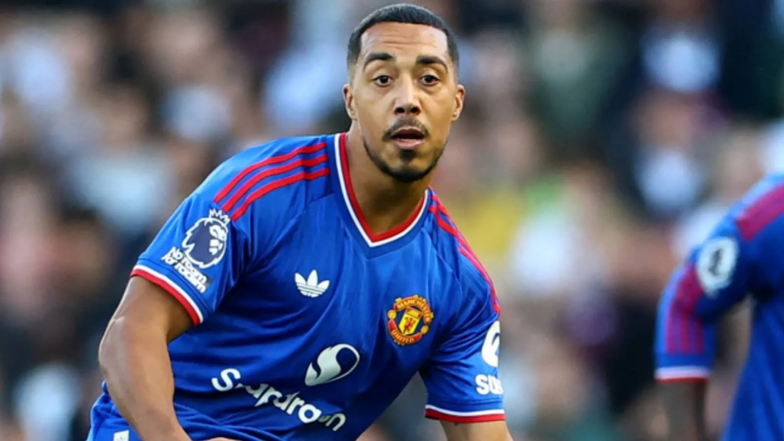 Insiden Kontroversial Tielemans di Laga Fulham Picu Kritik Fans Man Utd - sumber: (givemesport)