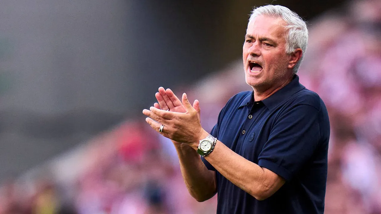 Jose Mourinho Beri Tanggapan soal Kartu Merah Dean Huijsen di Derby Madrid