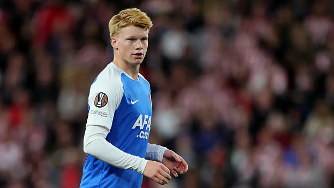 Kees Smit dan Lewis Schouten menarik perhatian klub Inggris walau AZ Alkmaar kalah dari Sunderland
