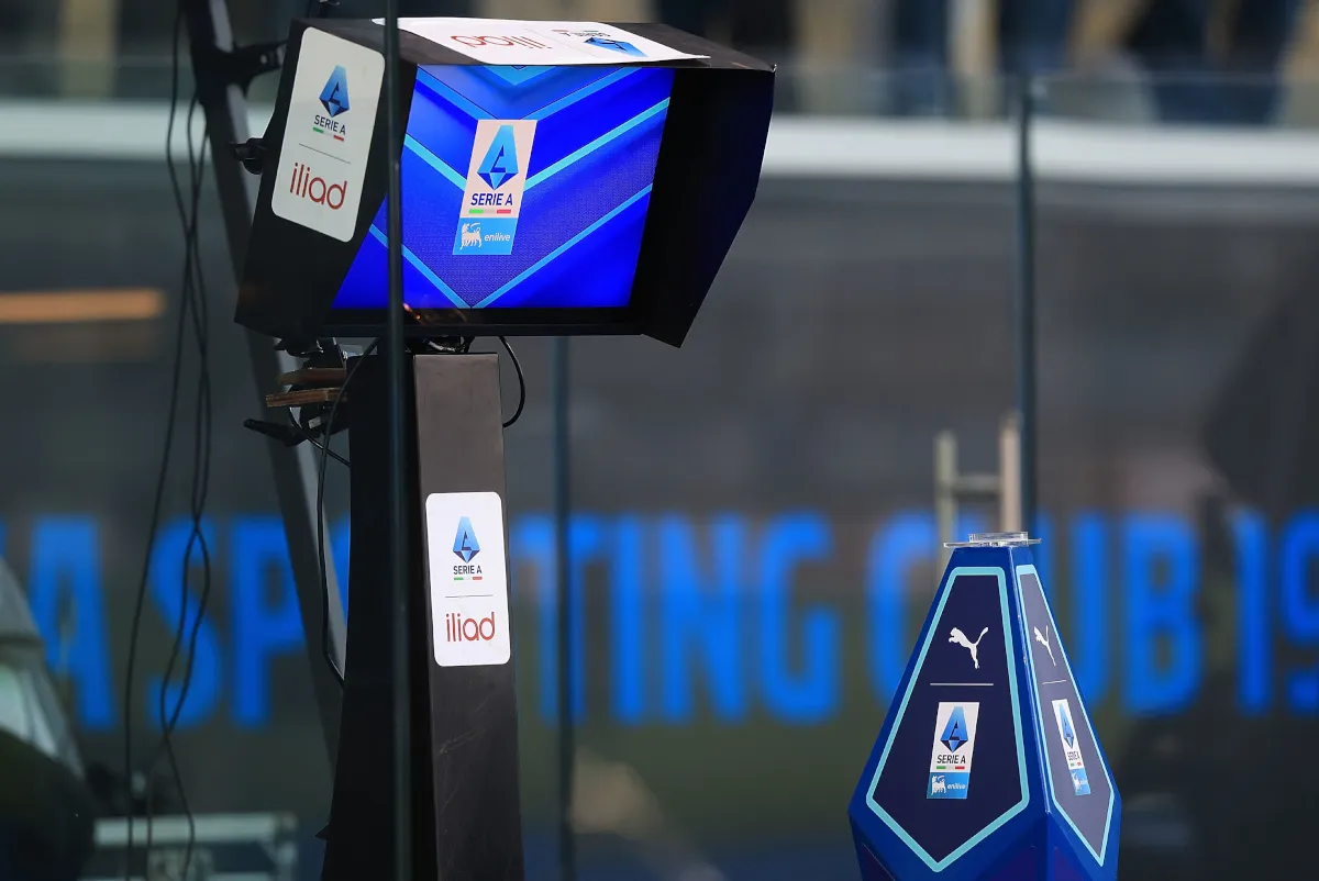 Kontroversi di Italia: VAR Dihapus dalam Pendekatan Baru Wasit - sumber: (footballitalia)