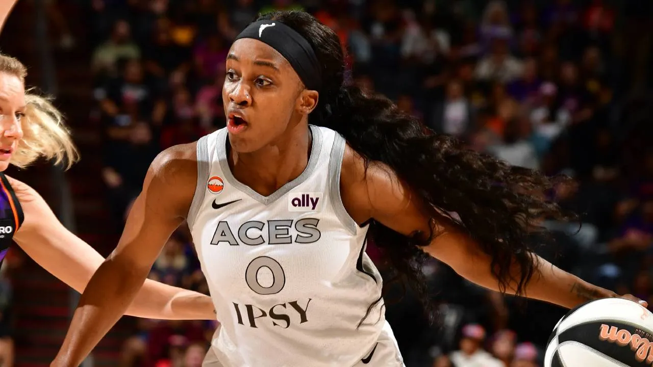 Bintang Las Vegas Aces Jackie Young mencatat rata-rata terbaik dalam kariernya dengan 19,3 poin dan 6,6 assist per pertandingan. (Foto: AP)