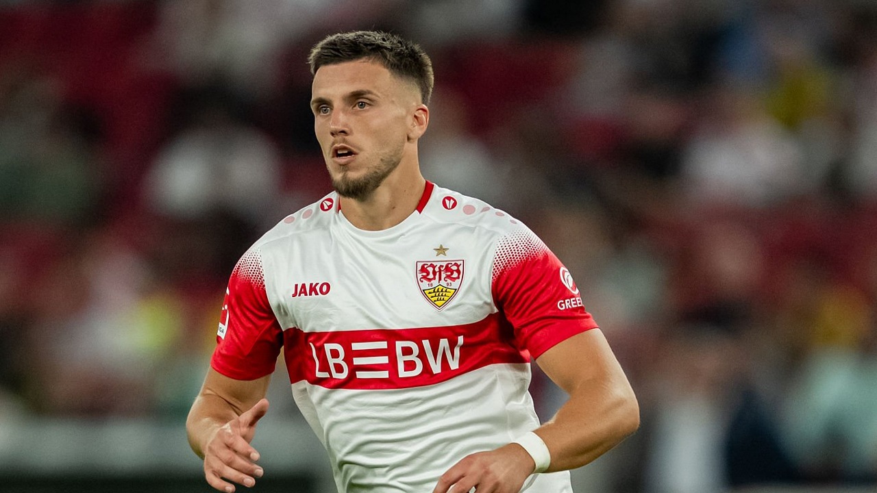 Leeds United Ramaikan Perburuan Penyerang Stuttgart, Ermedin Demirovic