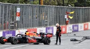 Verstappen Kecelakaan, Hamilton Alami Gangguan ‘Tombol Ajaib’