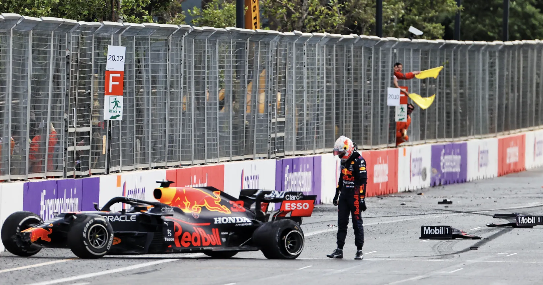 Verstappen Kecelakaan, Hamilton Alami Gangguan ‘Tombol Ajaib’ - sumber: (racingnews365)