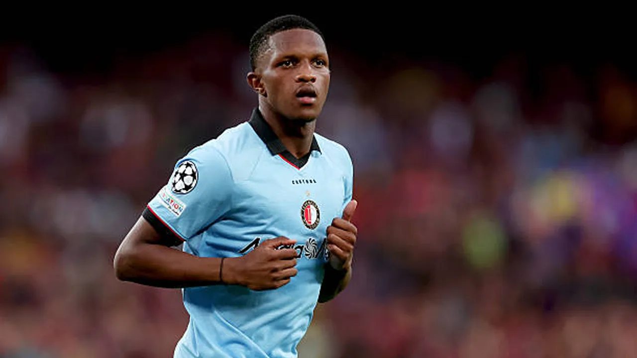 Arsenal dan Manchester City Ramaikan Perburuan Bek Muda Belanda, Givairo Read
