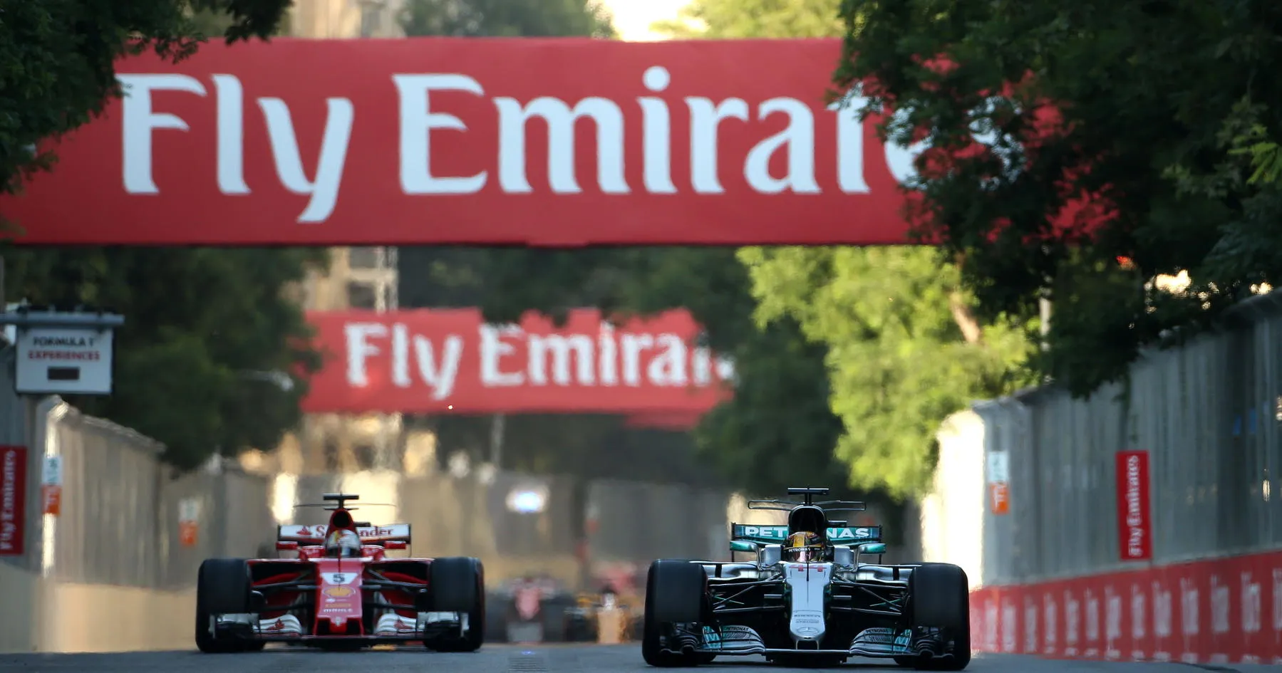 Bentrokan Hamilton-Vettel: “Dia Memalukan Dirinya Sendiri” - sumber: (racingnews365)