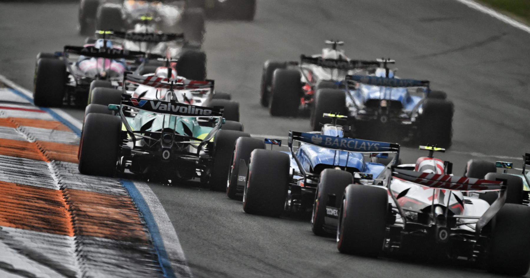 F1 Raih Rekor Omzet £429 Juta, Laba Turun Tipis