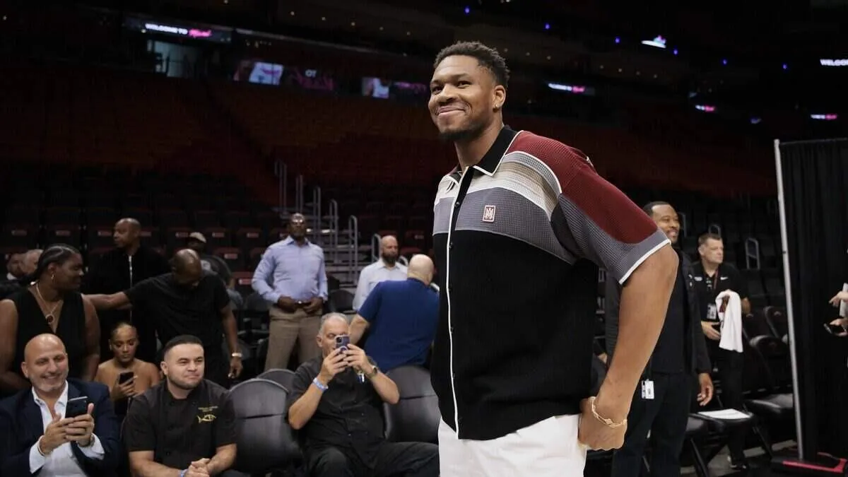 Giannis Antetokounmpo dan Tradisi Berbagi Sepatu Nike - sumber: (mainbasket)