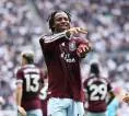 Julian Schuster Puji Dampak Instan Johan Manzambi Bersama Aston Villa