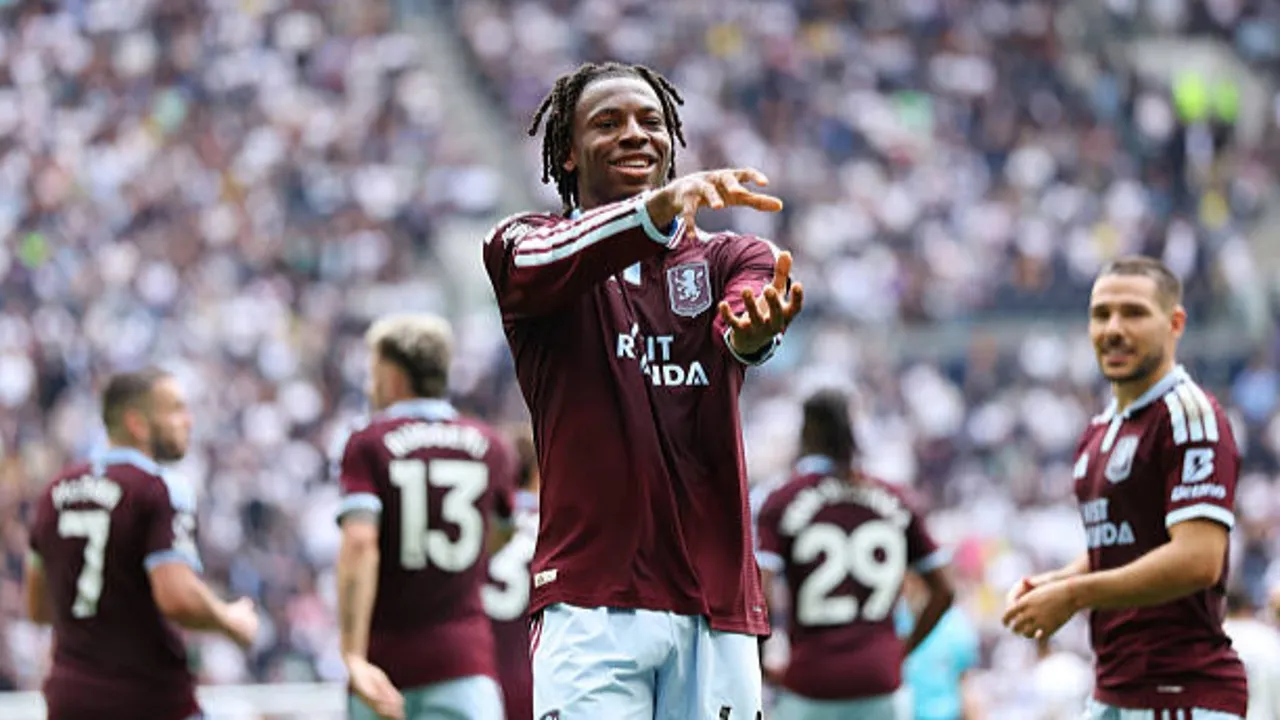 Julian Schuster sebut Aston Villa sangat beruntung amankan jasa Johan Manzambi di Premier League