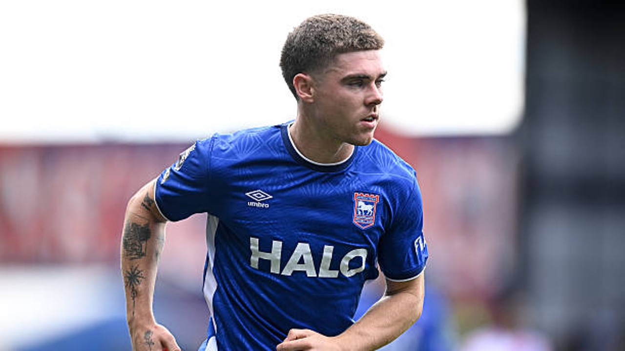 Leif Davis Merasa Jauh Lebih Siap Hadapi Tantangan di Premier League