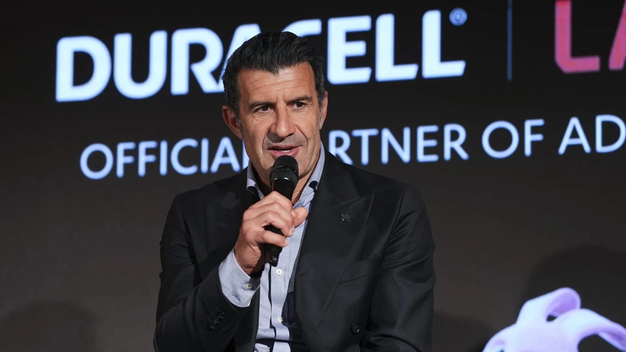 Luis Figo Salut dengan Awal Start Gemilang Barcelona