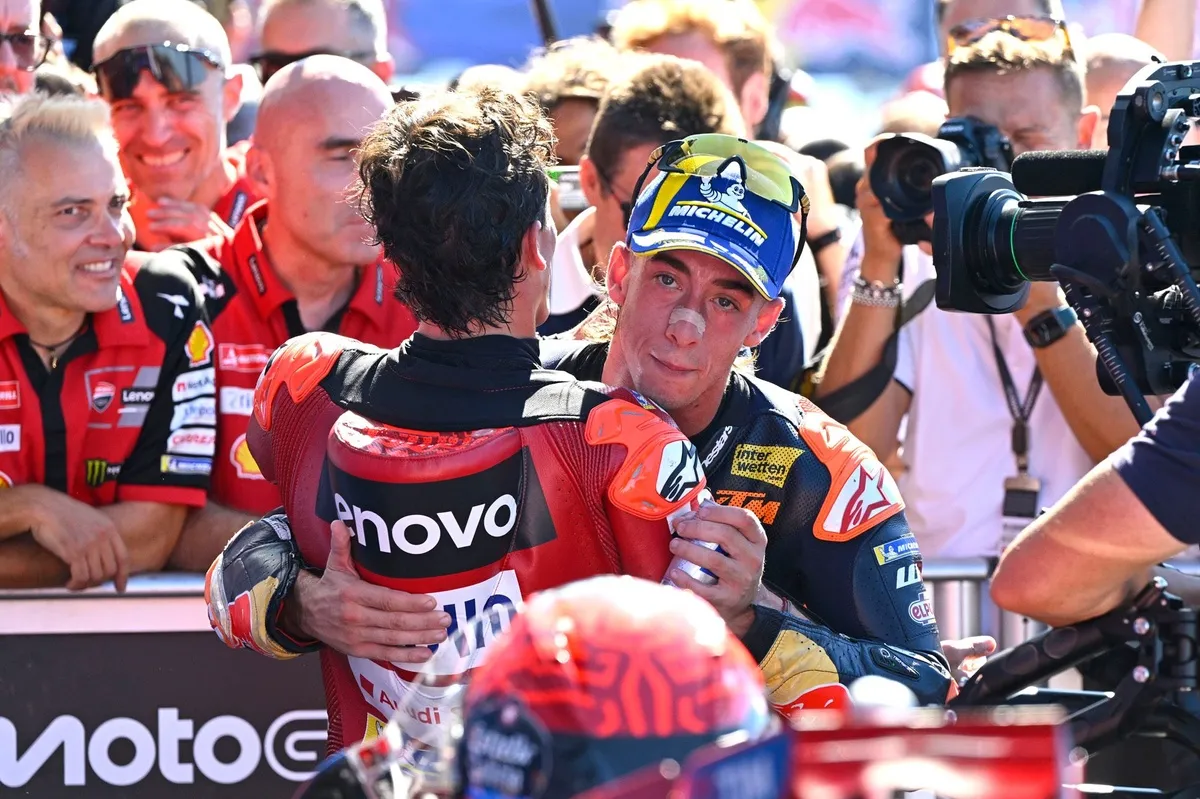Marquez: Acosta Kini Penantang Gelar MotoGP - sumber: (motorsport)