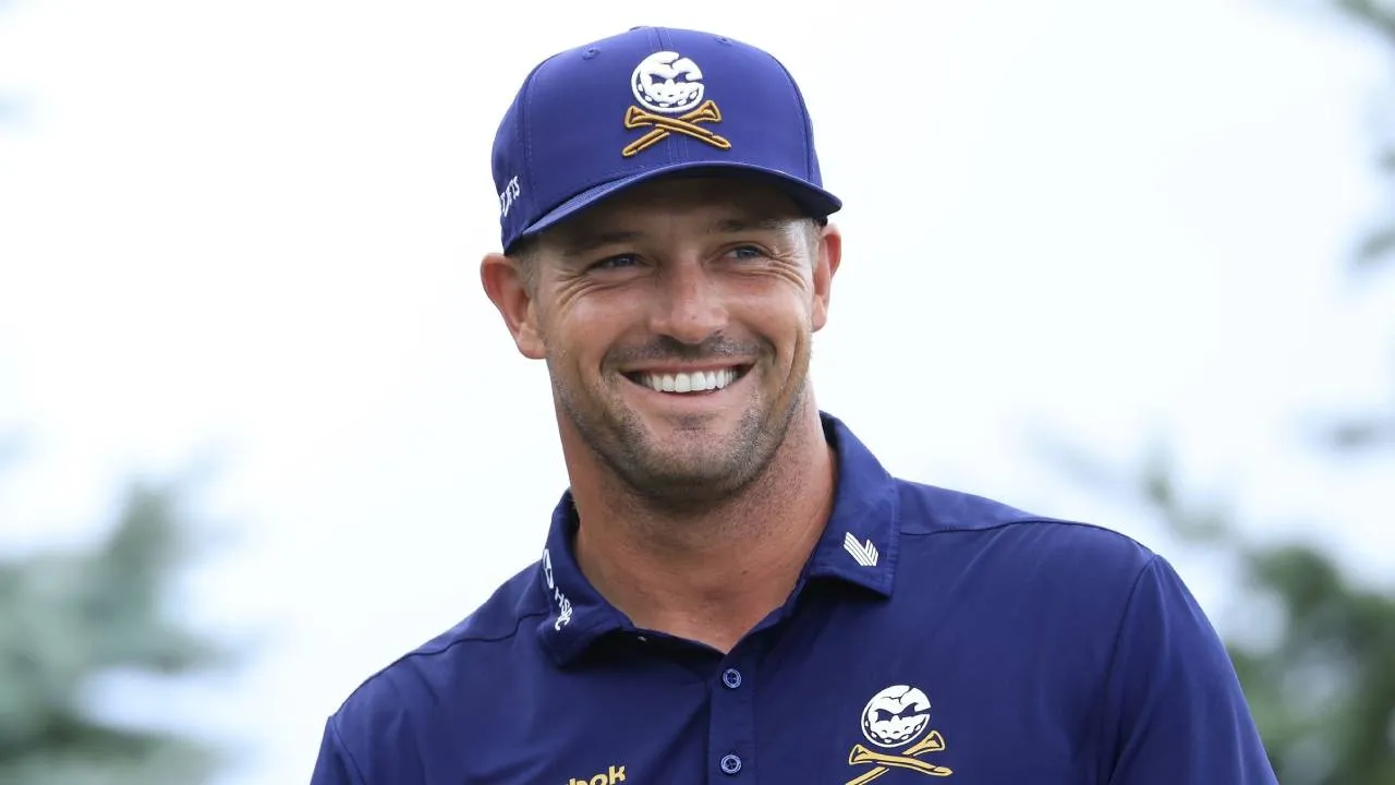 Bryson DeChambeau mengumumkan "Bryson's Backyard Games", sebuah seri pertandingan golf yang digelar di halaman rumahnya. (Foto: Golf Digest)