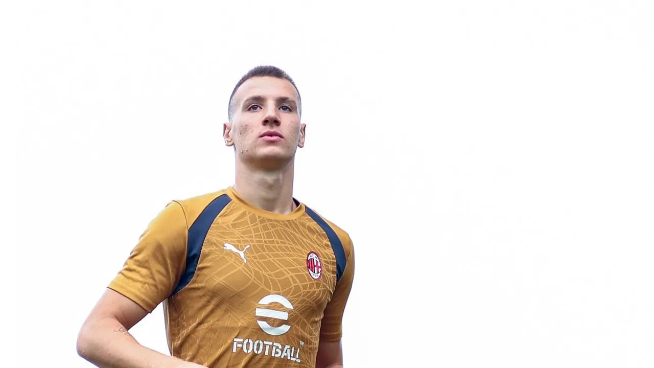 Chelsea dan Tottenham Bidik Striker Muda AC Milan, Francesco Camarda