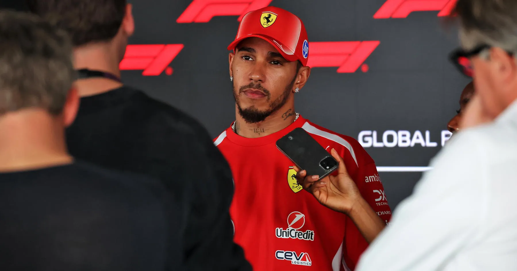 Hamilton Dukung F1 Tetap Gelar Balapan di Timur Tengah - sumber: (racingnews365)
