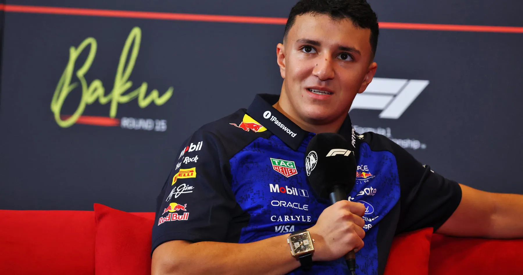 Isack Hadjar Abaikan Durasi Kontrak Baru Red Bull - sumber: (racingnews365)