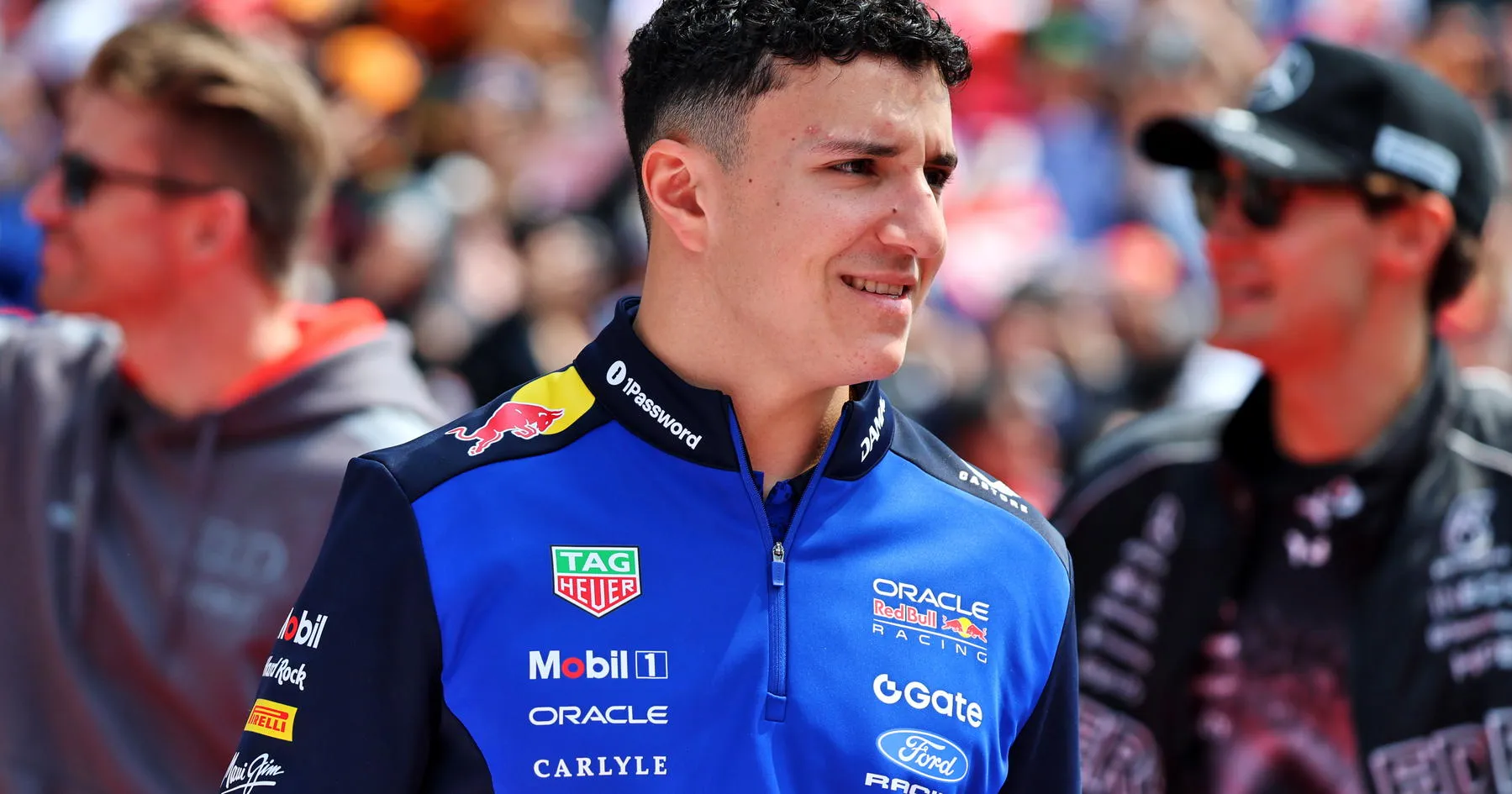 Isack Hadjar Rasakan Hak Istimewa di Red Bull Usai Perpanjangan Kontrak - sumber: (racingnews365)