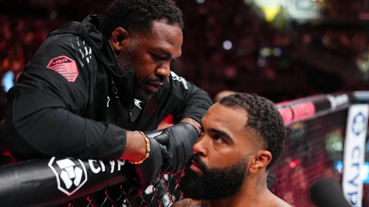 Gable Steveson (kanan) dan Jon Jones. (Foto: Fight TV)