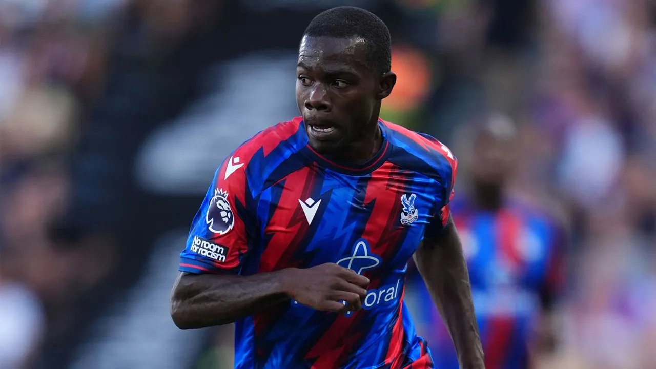 Manchester United Pantau Tyrick Mitchell untuk Benahi Masalah Bek Kiri
