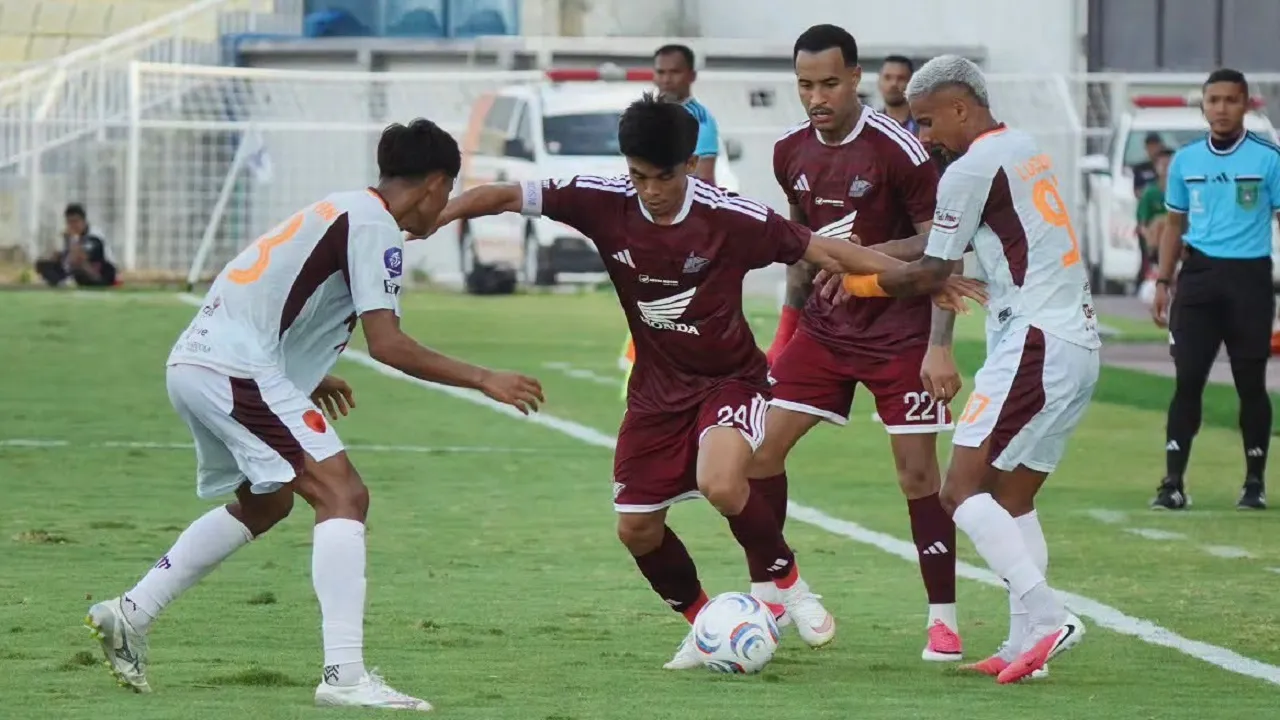 PSM Makassar kala menjamu Persita Tangerang