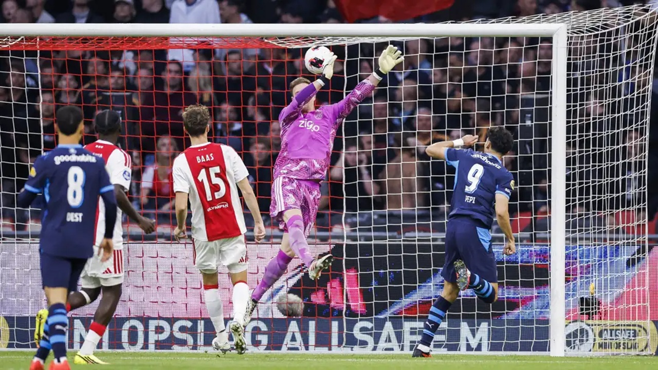 Barcelona Lega Lihat Perkembangan Marc-Andre Ter Stegen di Ajax