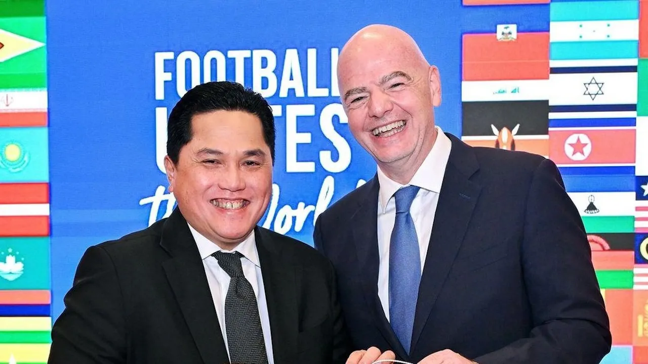 Ketua PSSI, Erick Thohir bersama Presiden FIFA, Gianni Infantino