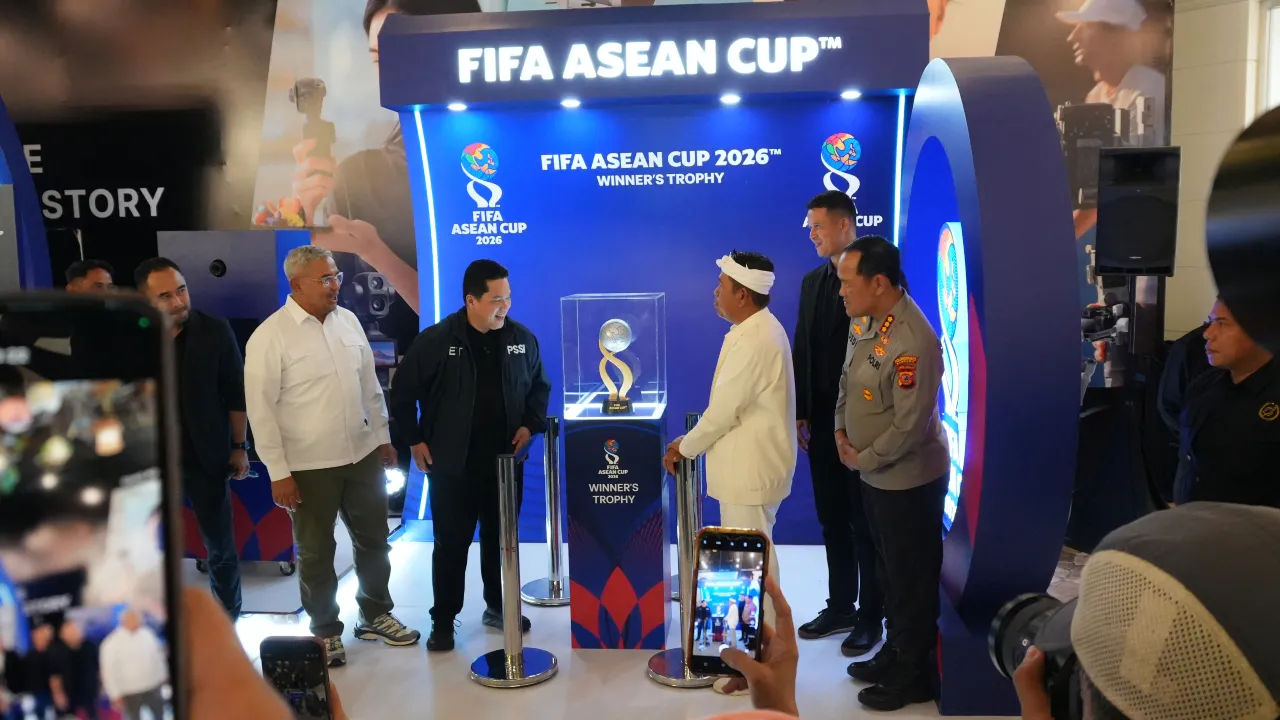 Ketua Umum PSSI, Erick Thohir ketika menghadiri Trophy Tour FIFA ASEAN Cup 2026