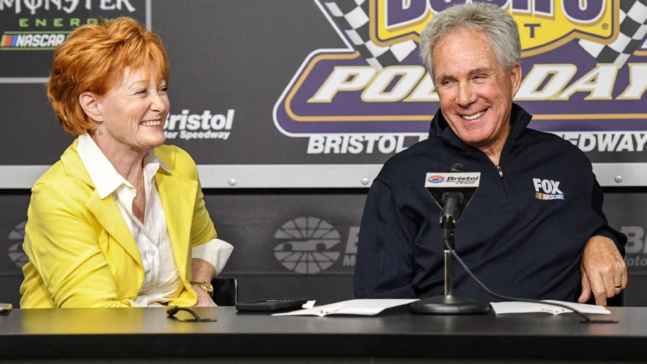 Legenda NASCAR Darrell Waltrip Mundur dari Publik karena Penyakit Otak