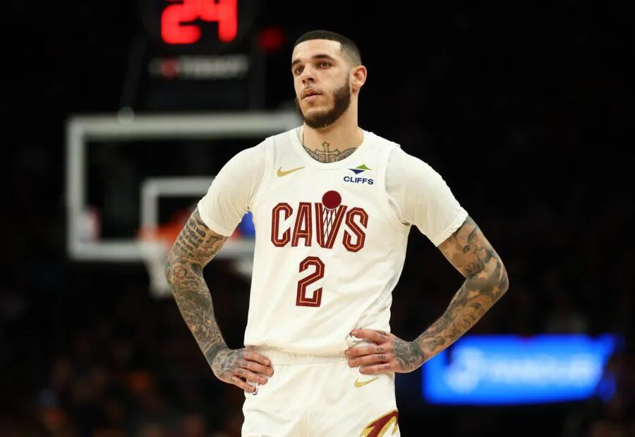 Lonzo Ball Bantah Pensiun, Tunggu Kesempatan NBA Datang - sumber: (mainbasket)