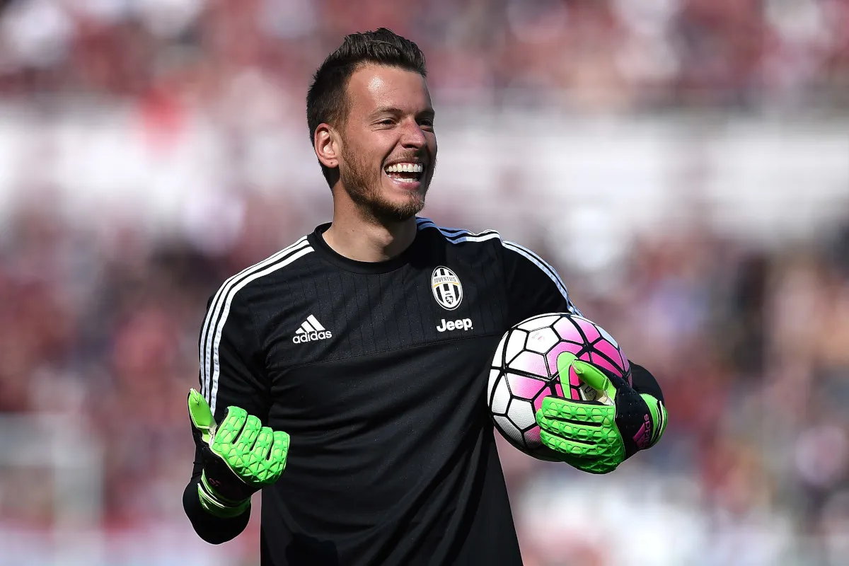 Neto Resmi Gabung Juventus Sebagai Kiper Baru secara Gratis - sumber: (footballitalia)