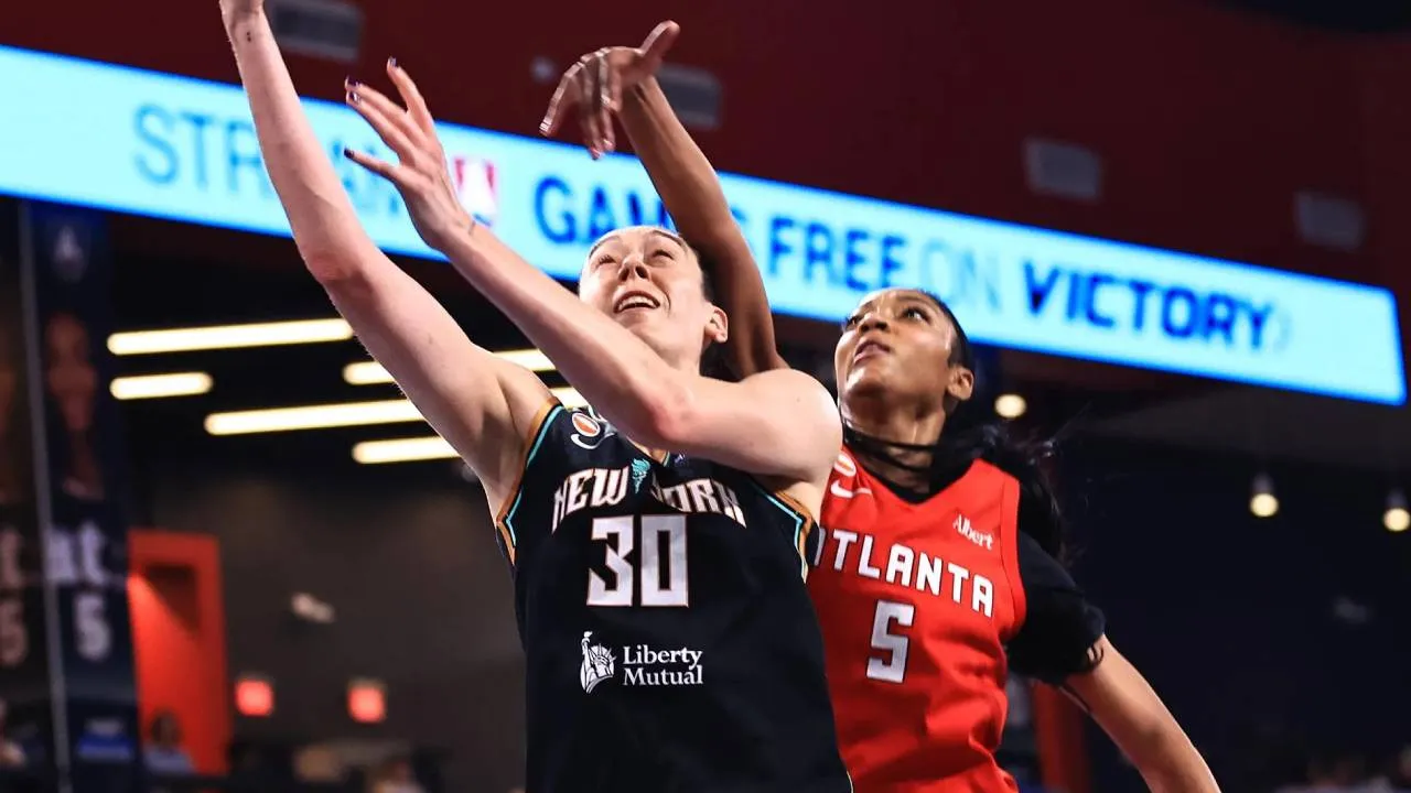 Breanna Stewart (New York Liberty) akan kembali beradu dengan Angel Reese (Atlanta Dream) di laga terakhir musim regular. (Foto: AP)