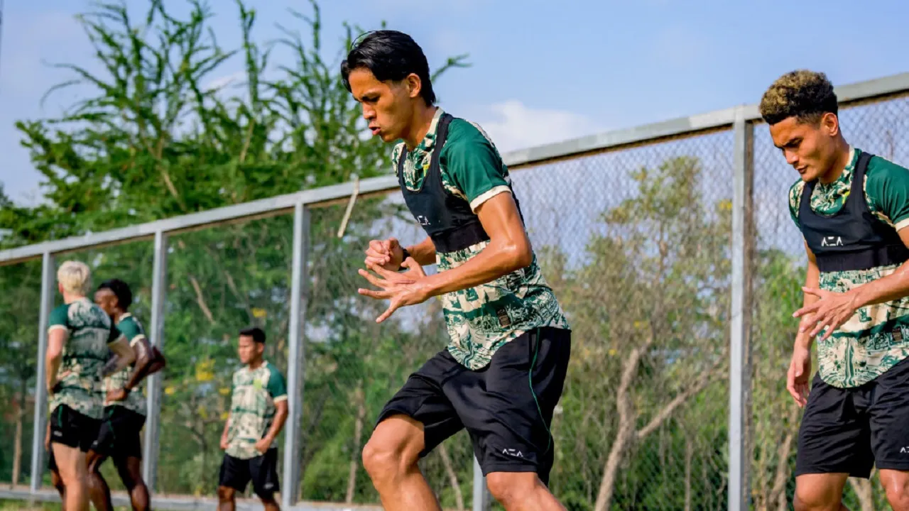 Gelandang muda Persebaya Surabaya, Aleandro Alan Maulana